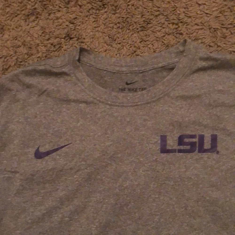 Gray Nike Tee shirt sleeve. Dri-fit, LSU logo and Nike sign #lsu #nike #women
